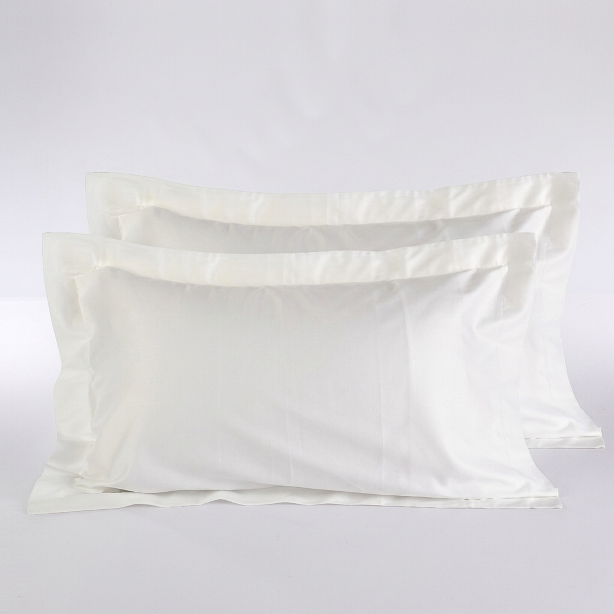 TARGET_LANGUAGE: Russian

Пара наволочек Tiffany Basic из сатина bianco Via Roma 60