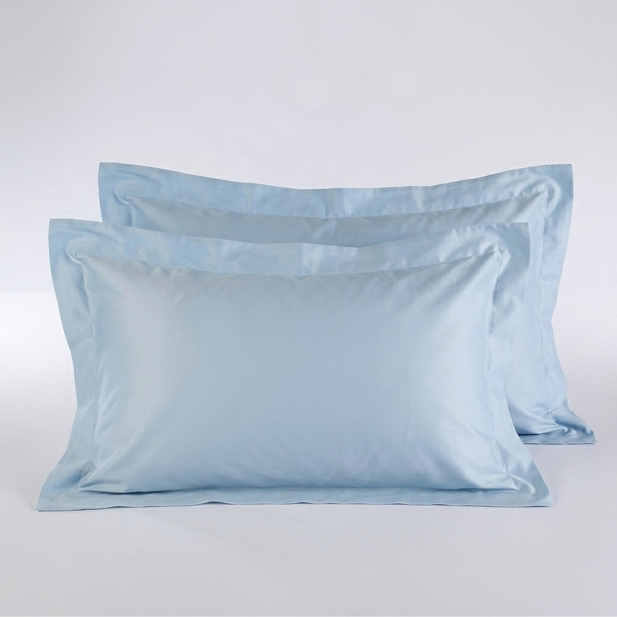 TARGET_LANGUAGE: Russian

Пара наволочек Tiffany Basic из сатина cielo Via Roma 60