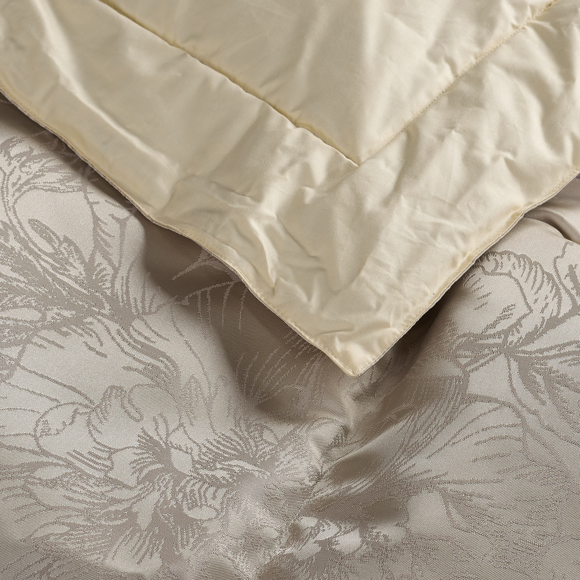 Morgana Feather Quilt beige Via Roma 60